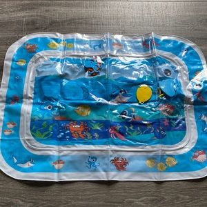 Inflatable tummy time water mat
